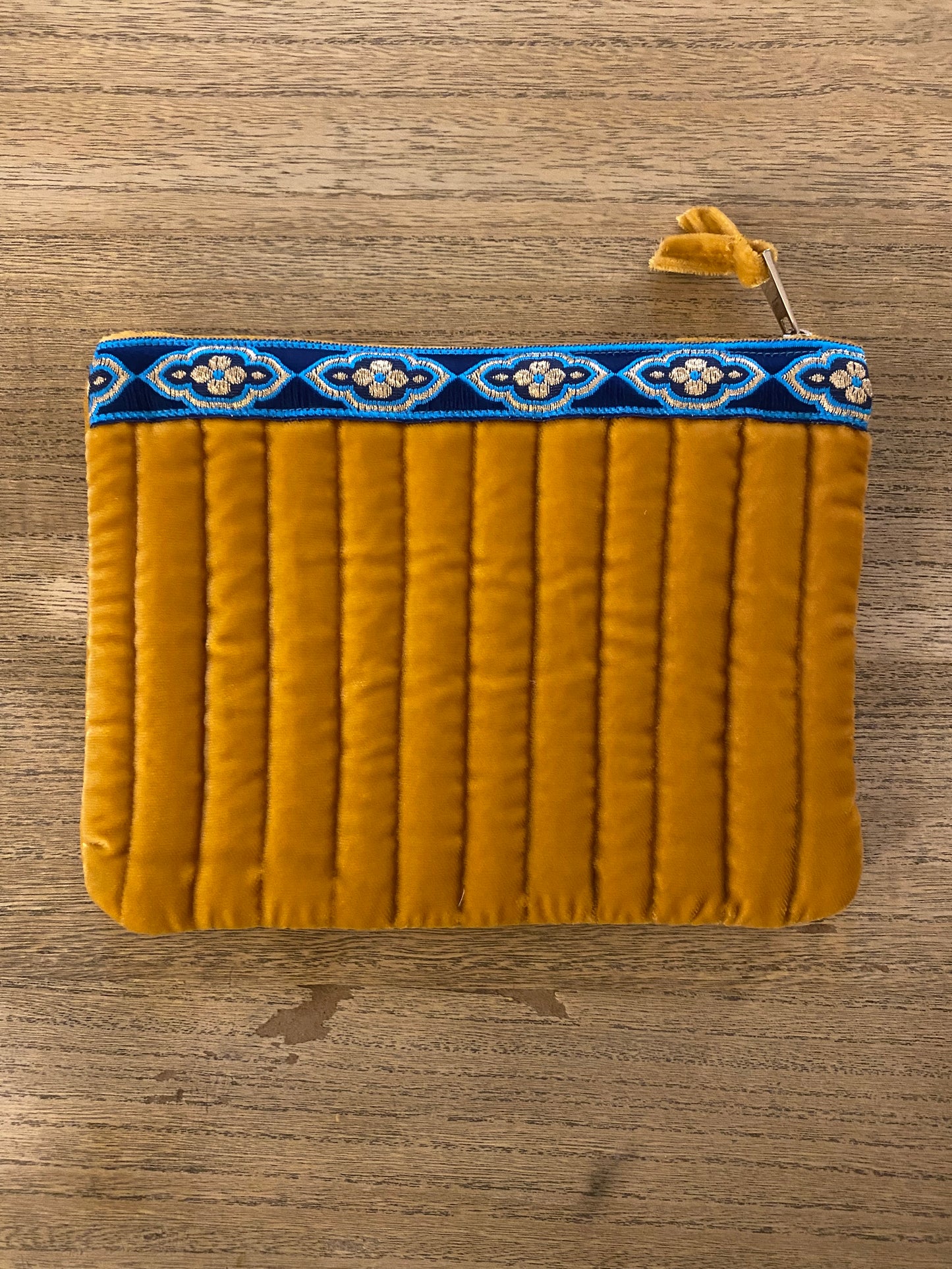 Pochette Plate Gold Velvet