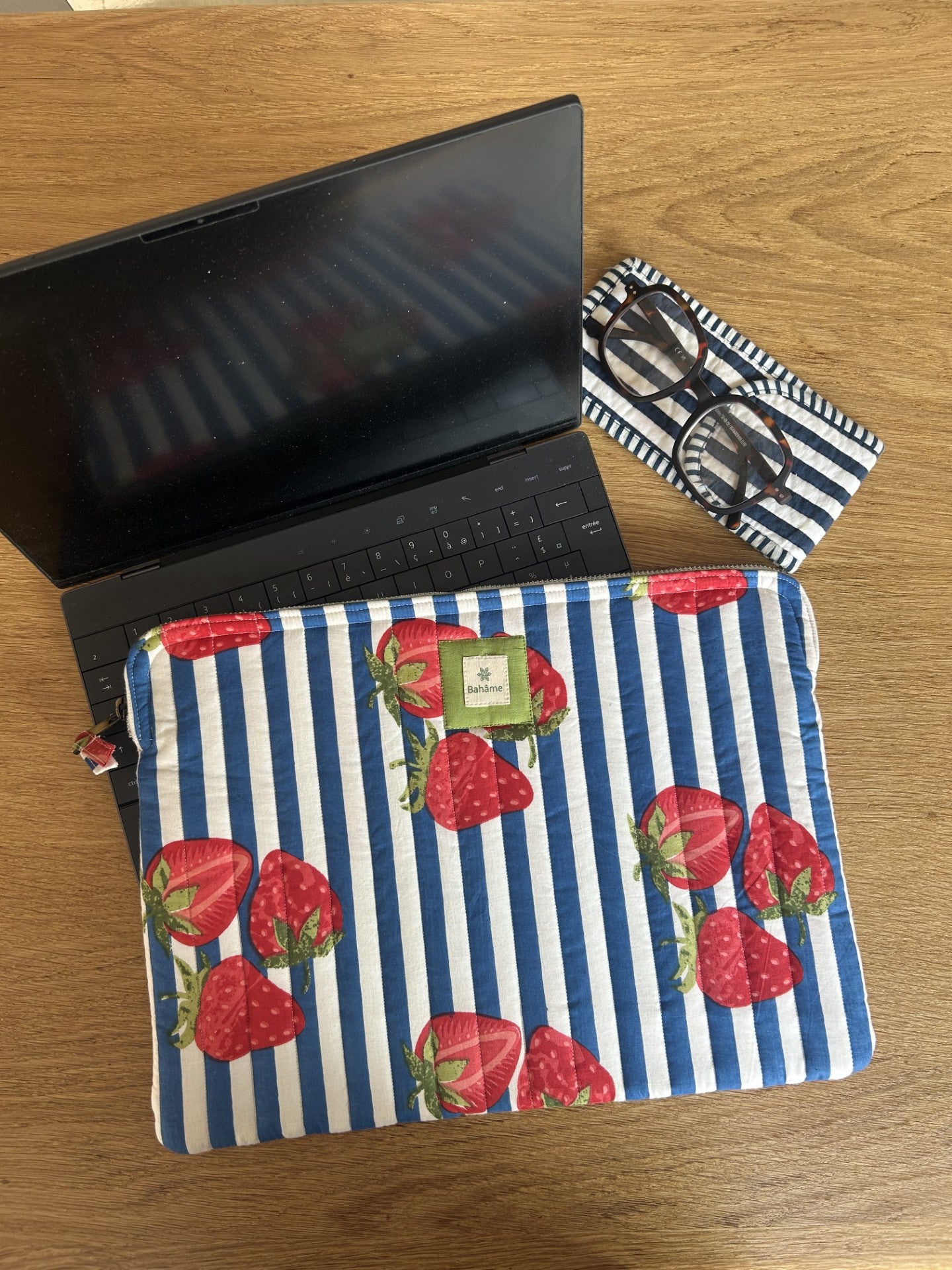Pochette ordinateur matelassée motif fraise Bahâme
