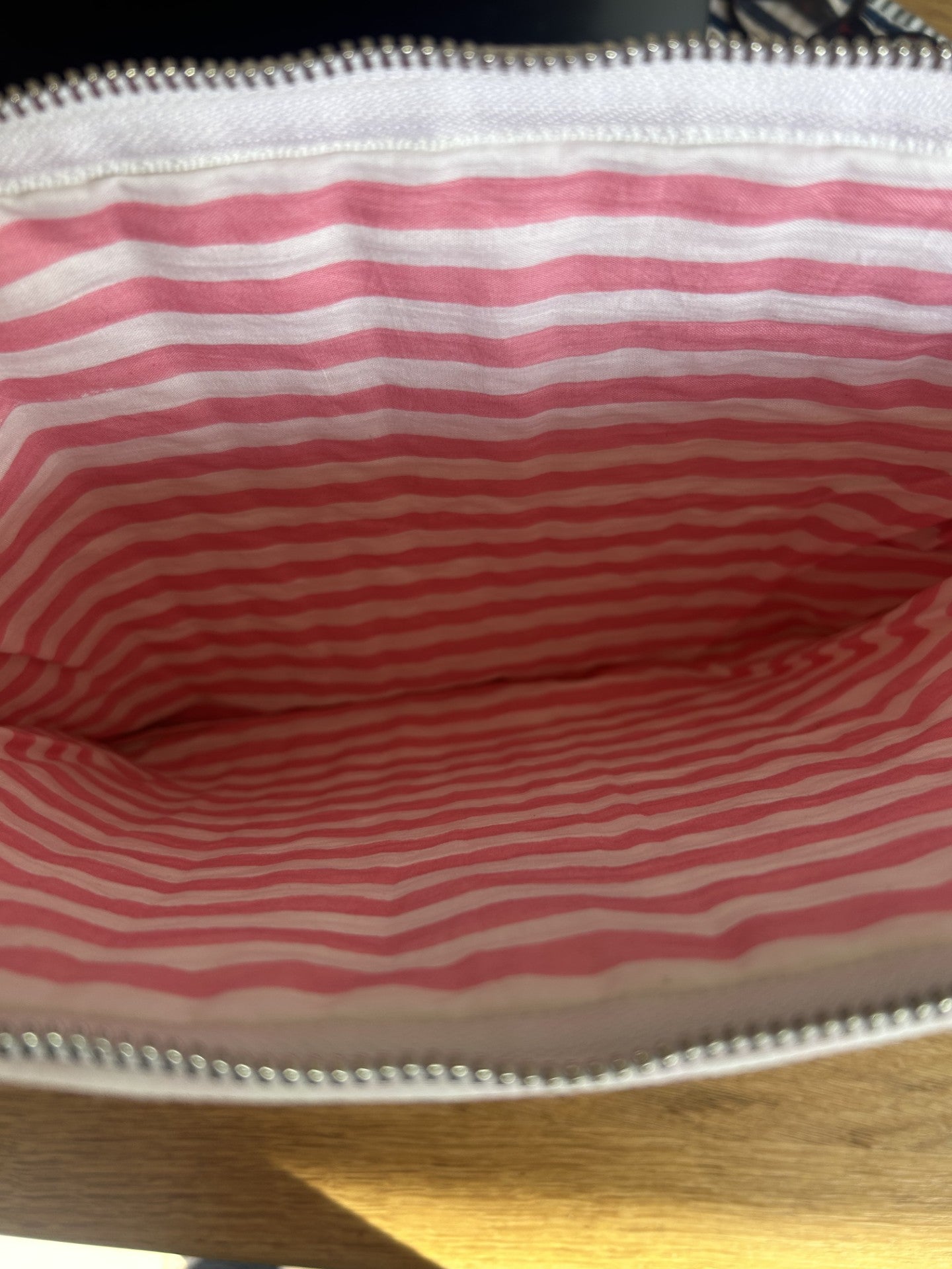 Pochette ordinateur matelassée rayée rose et blanc Bahâme